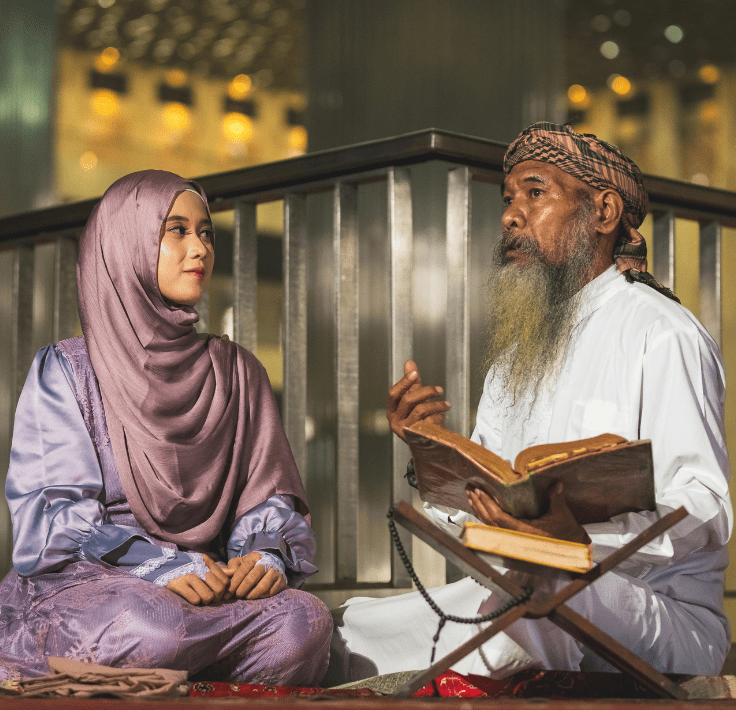 Mujer recitando la Shahada junto a un imam en una mezquita